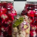 Recette pour mariner l'ail avec des betteraves pour l'hiver