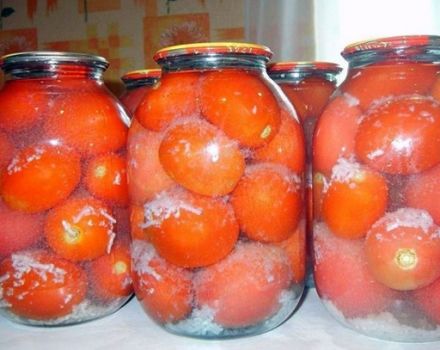 Recette pour mettre des tomates en conserve dans la neige avec de l'ail pour l'hiver