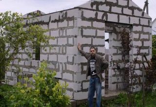 Step-by-step instructions for building a chicken coop from foam blocks with your own hands