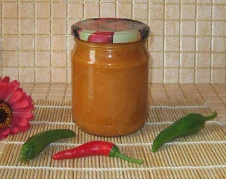 Ein köstliches Rezept für die Herstellung von würzigem Kürbiskaviar für den Winter