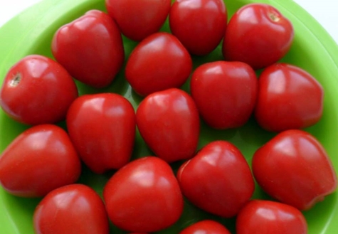 tomate fraise dans un bol