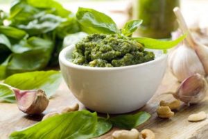 Das klassische hausgemachte Basilikum Pesto Rezept