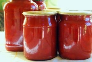 Recettes de ketchup aux pommes pour l'hiver à la maison, vous vous lècherez les doigts