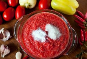 Rezepte für die Herstellung von Adjika mit Aspirin für den Winter