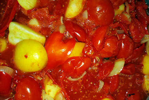 making ketchup with apples