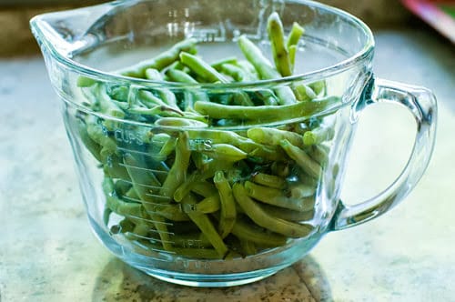 haricots dans une tasse