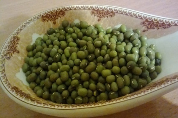 zu Akne neigende Haut