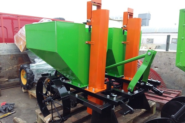 planteuse de pommes de terre portée