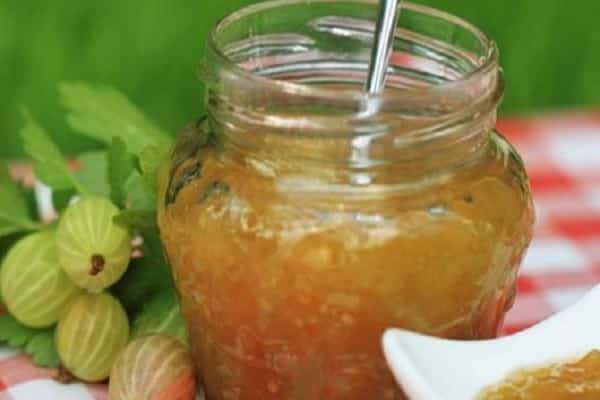 Ein einfaches Rezept für Stachelbeer- und Bananenmarmelade für den Winter
