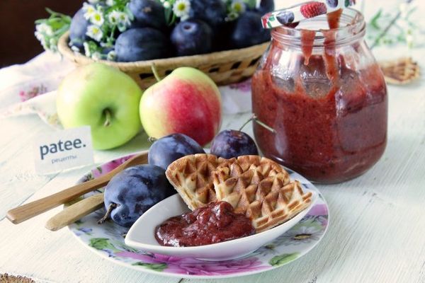 confiture et pain grillé