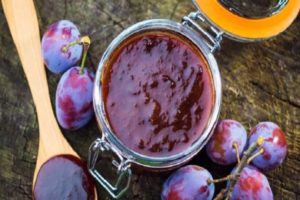 Sloe Marmeladenrezepte für den Winter mit und ohne Samen