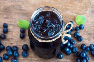 Une recette simple étape par étape pour la confiture de myrtilles Pyatiminutka pour l'hiver
