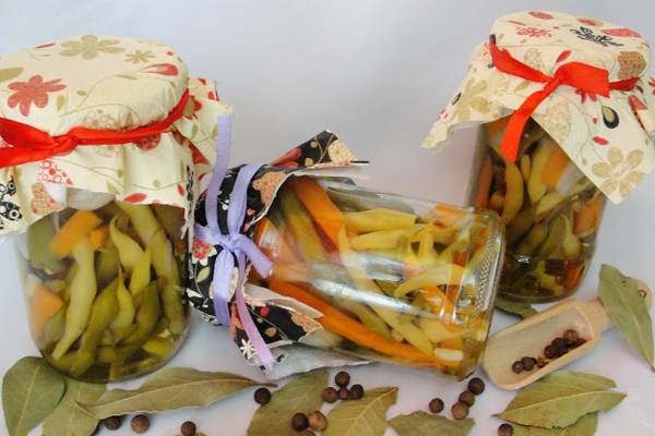 haricots asperges aux légumes dans un bocal