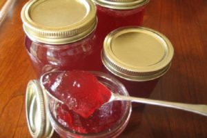 Einfache Schritt-für-Schritt-Rezepte für die Herstellung von Himbeergelee für den Winter