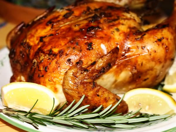 Ganzes gebratenes Huhn