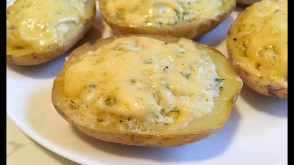 Ofenkartoffeln gefüllt mit Feta-Käse