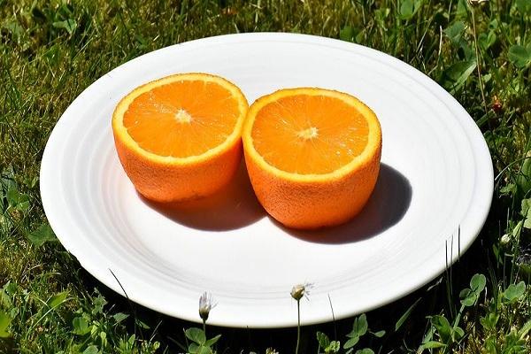 auf einem Teller servieren