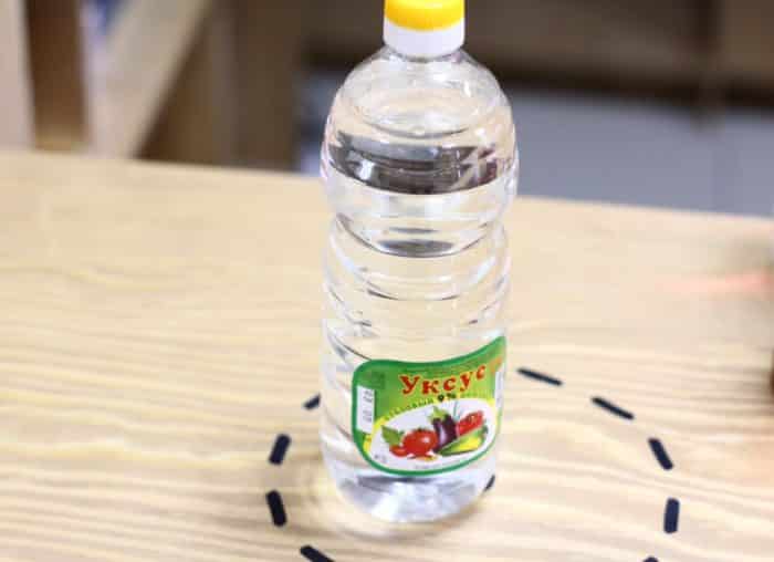 Essig in einer Flasche