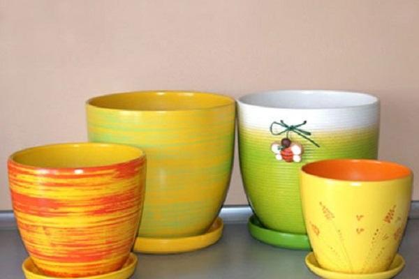 farbige Töpfe
