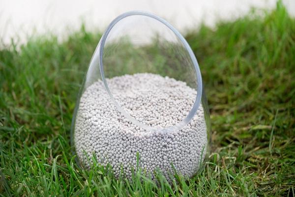 fertilizer in dishes