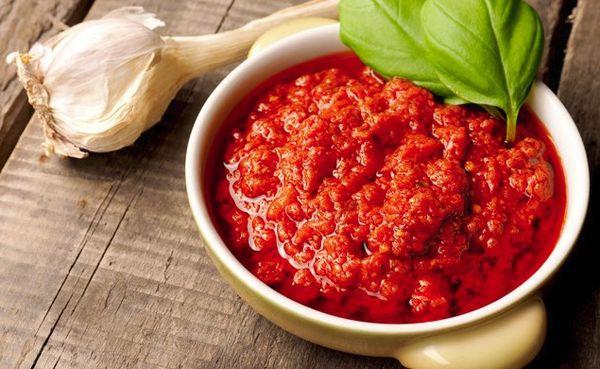 eine Schüssel Adjika