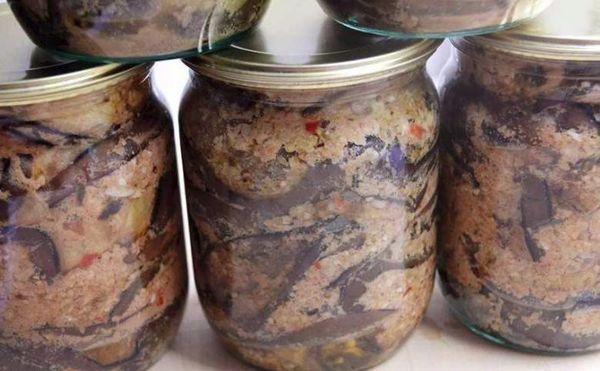 Aubergine mit Nüssen