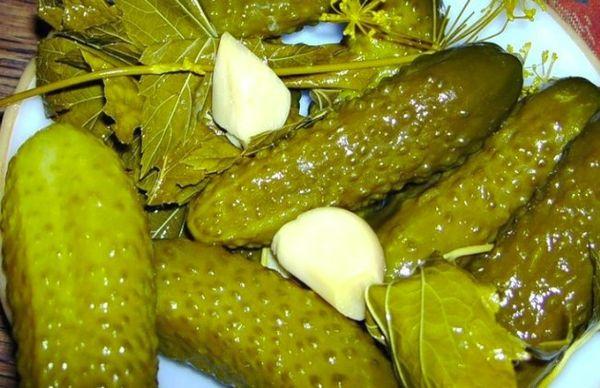 Gurken mit Essig