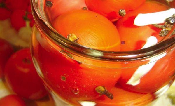 tomates dans un pot