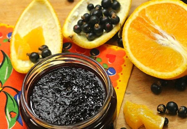 schwarze Johannisbeere und orange Marmelade
