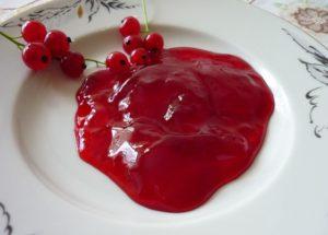 Recette étape par étape pour faire de la confiture de groseille noire et rouge ensemble