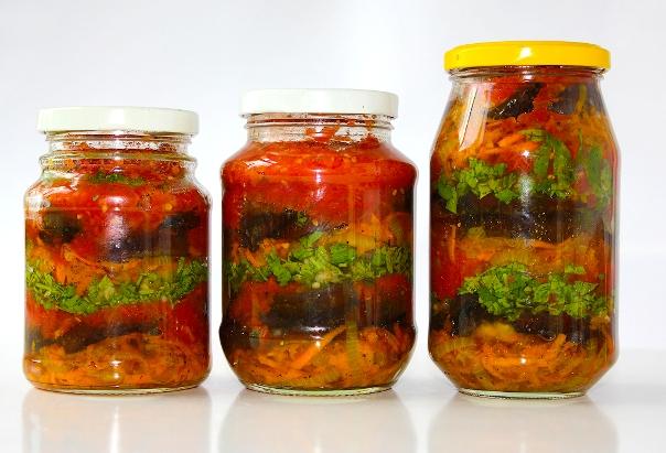 Salat für den Winter mit Gemüse