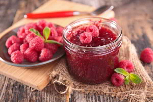 making raspberry jam