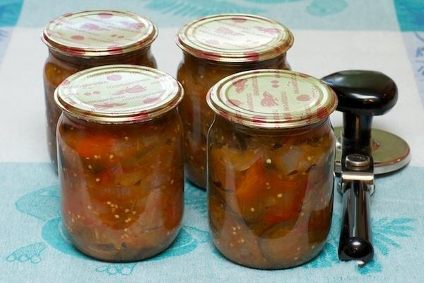 Vorspeise mit Auberginen und Tomaten