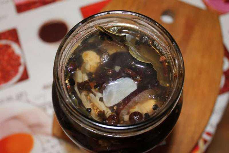 Pflaumen mit Gewürzen