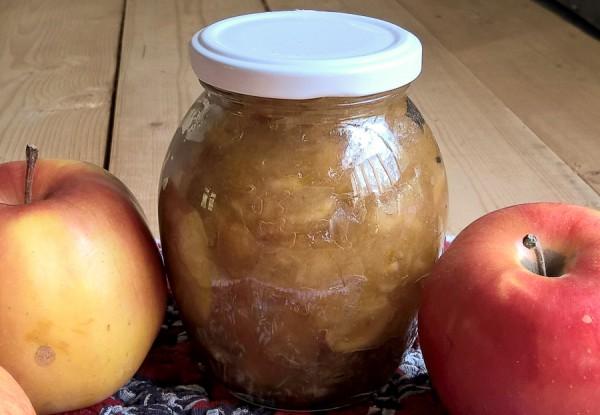 Marmelade mit Apfel und Rhabarber