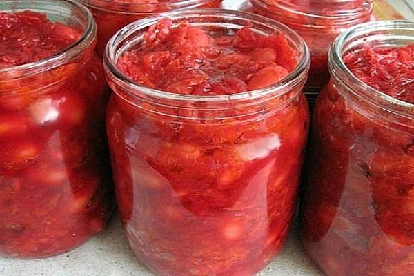 Mischung mit Tomaten