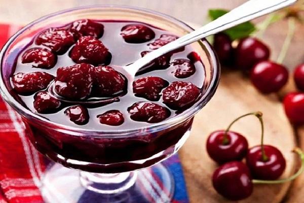 Marmelade mit Beeren