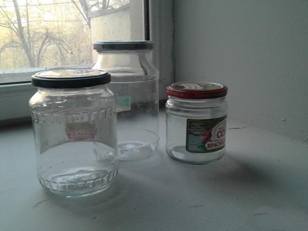 Jars with iron lids for apples
