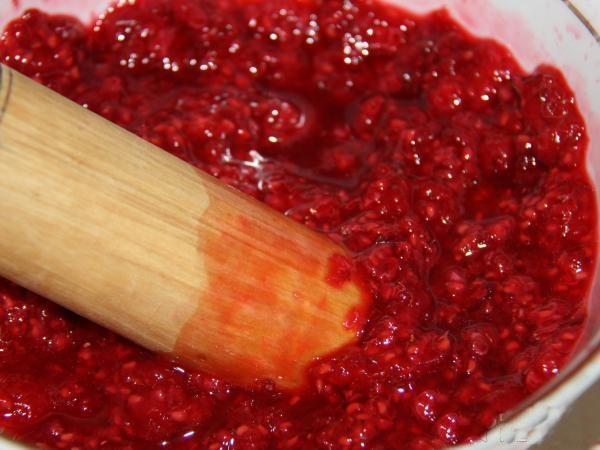 Himbeermarmelade mit Zucker