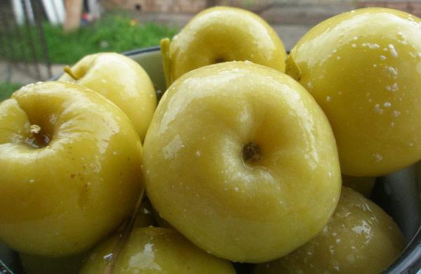 Pickled apples