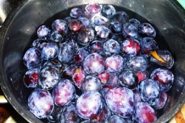 faire tremper les prunes
