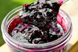 TOP 2 Rezepte für Marmelade aus Irgi und schwarzen Johannisbeeren für den Winter