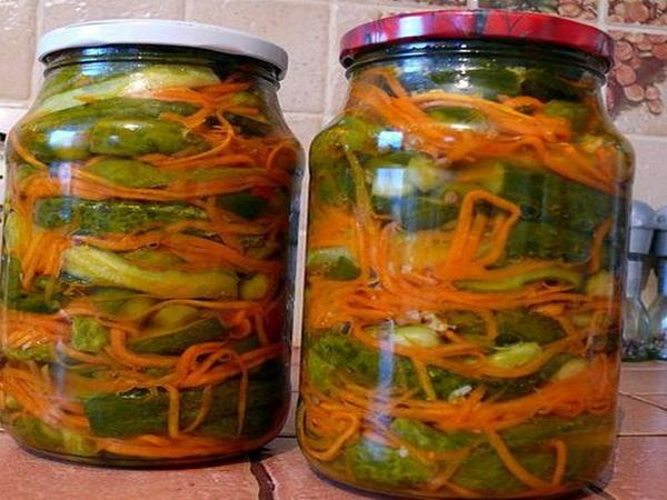 Bulgarischer Pfeffer auf Koreanisch mit Karotten