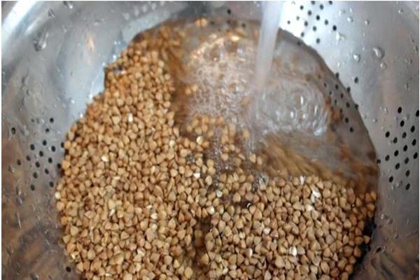Buchweizen waschen