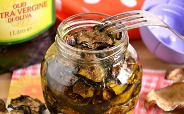 getrocknete Auberginen auf Italienisch