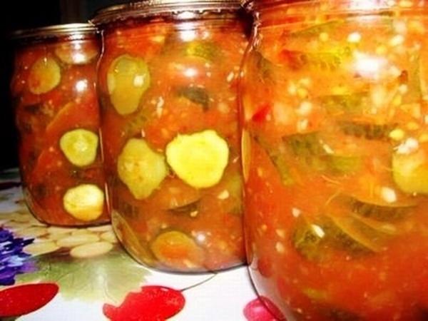 Concombres épicés à la sauce tomate et ail