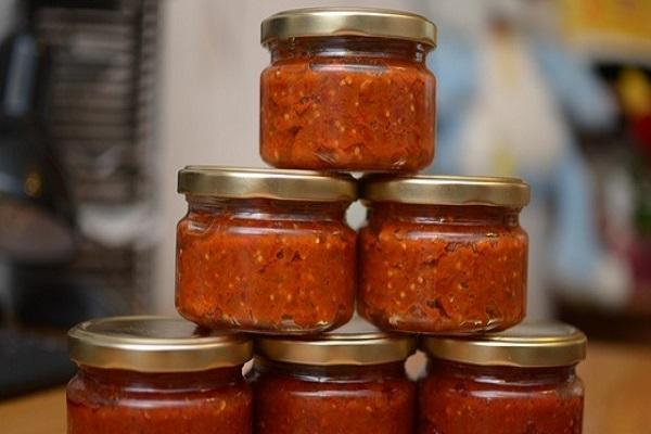  Ajvar mit Tomaten