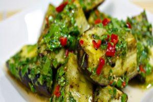 TOP 3 des recettes d'aubergines marinées à l'ail sous pression pour l'hiver