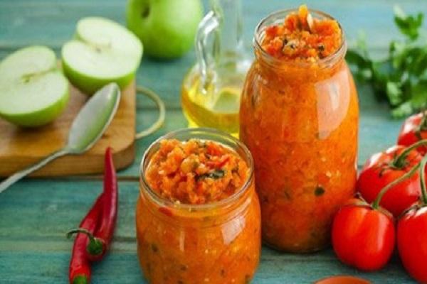 Äpfel werden geschnitten