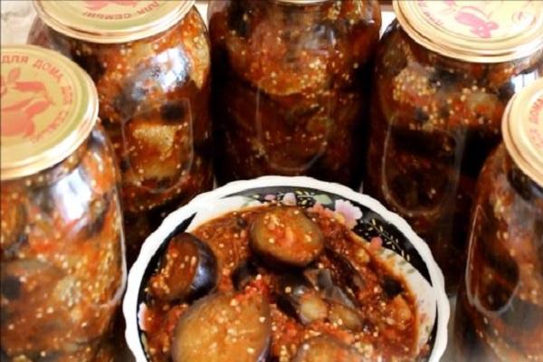 Aubergine in einem Teller